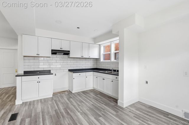 20426 Picadilly Road, Detroit, MI 48221