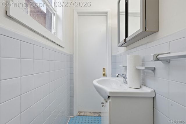 20426 Picadilly Road, Detroit, MI 48221