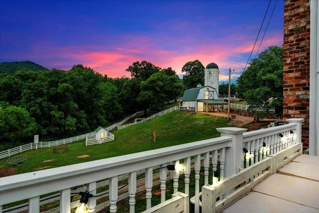 2148 Mountain View RD, Vinton, VA 24179