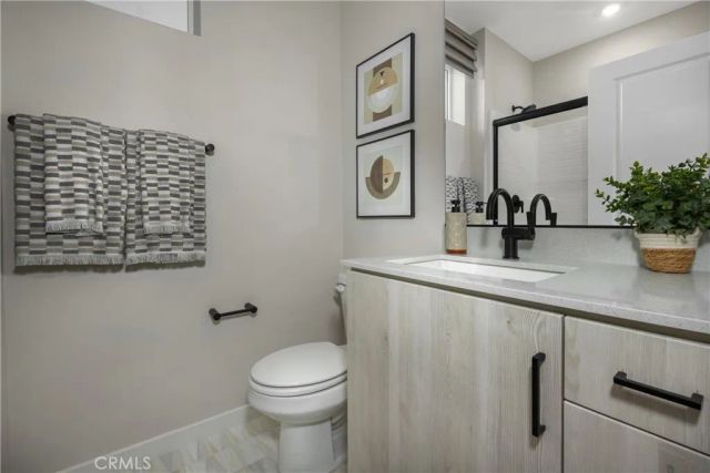 3679 S. Eichler Paseo 8, Ontario, CA 91761