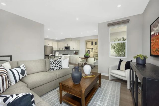 3679 S. Eichler Paseo 8, Ontario, CA 91761