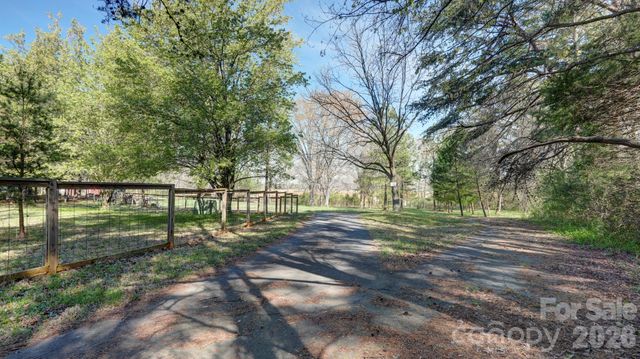 121 Hillbilly Hollar Lane, Mooresville, NC 28115