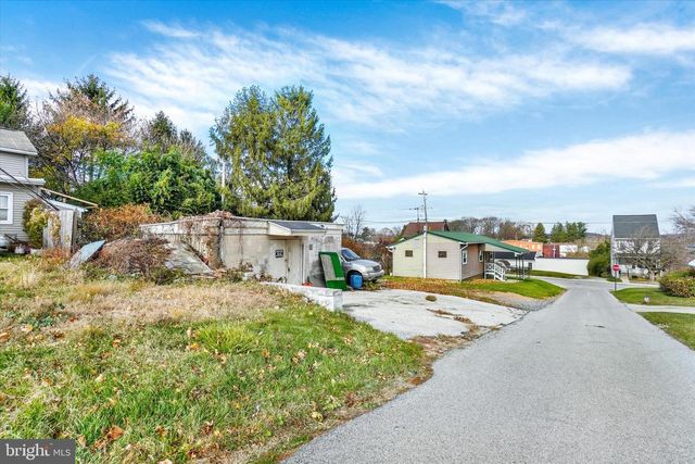 430 E MAPLE ST, Dallastown, PA 17313