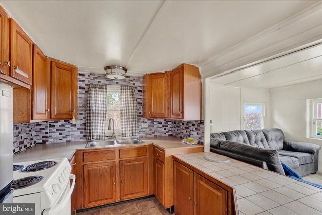 430 E MAPLE ST, Dallastown, PA 17313