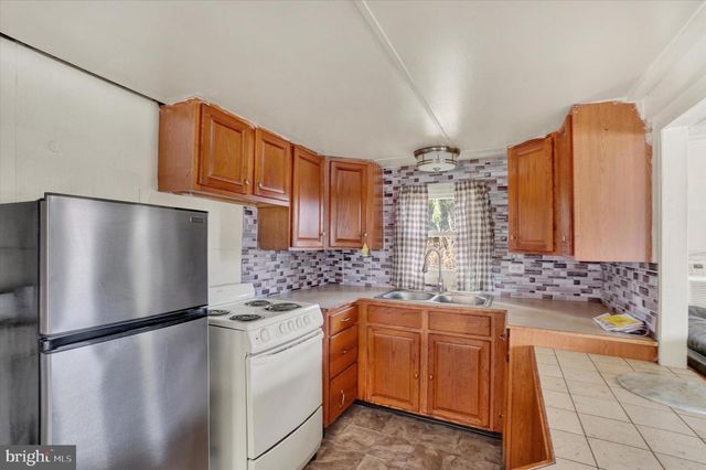 430 E MAPLE ST, Dallastown, PA 17313