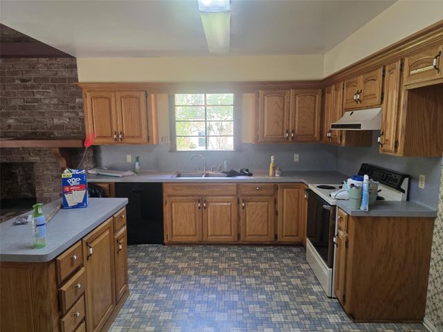 26401 Darkwood Court, Huntsville, TX 77320