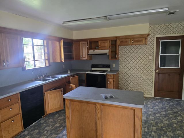 26401 Darkwood Court, Huntsville, TX 77320