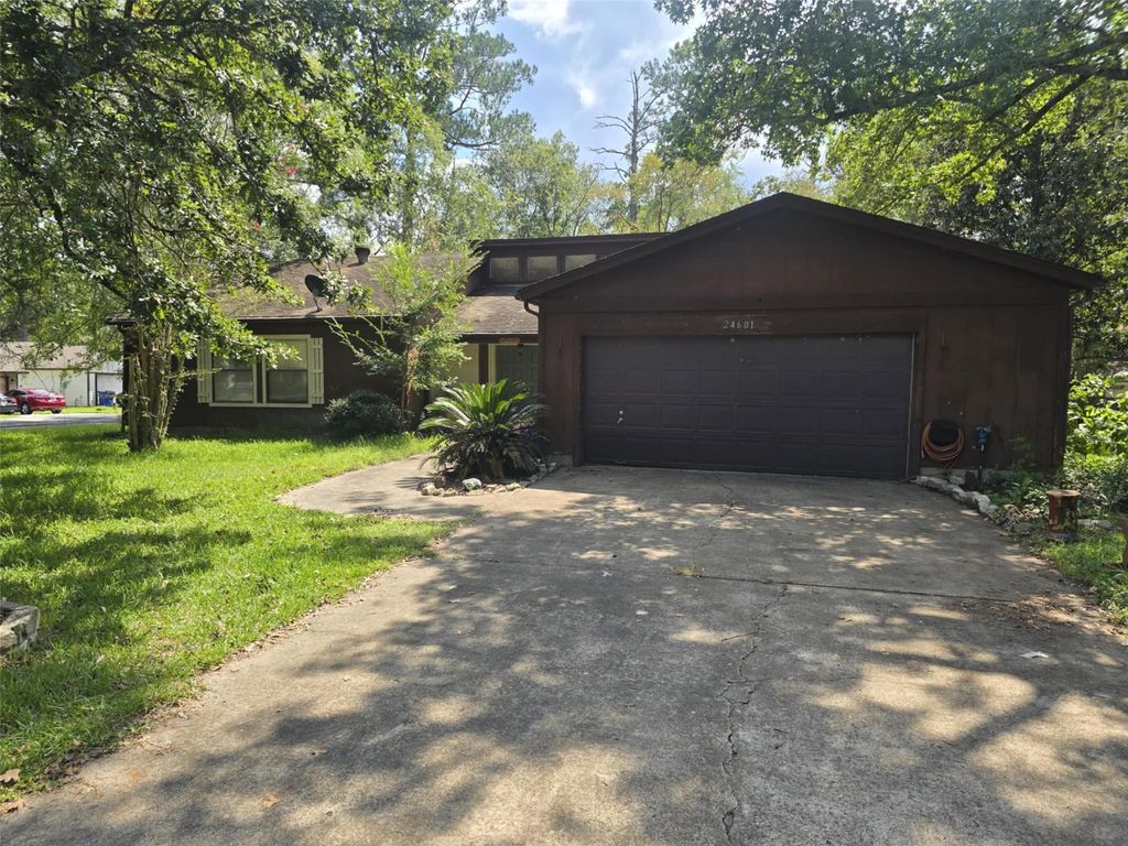 26401 Darkwood Court, Huntsville, TX 77320