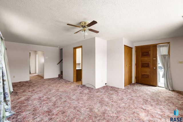 528 S Elmwood Ave Avenue, Sioux Falls, SD 57104