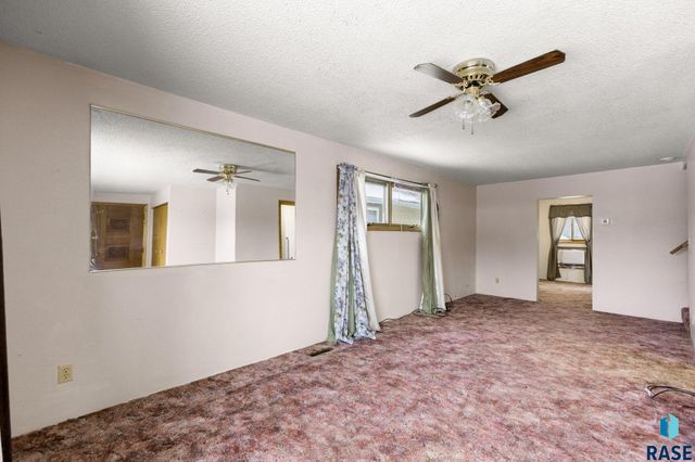 528 S Elmwood Ave Avenue, Sioux Falls, SD 57104