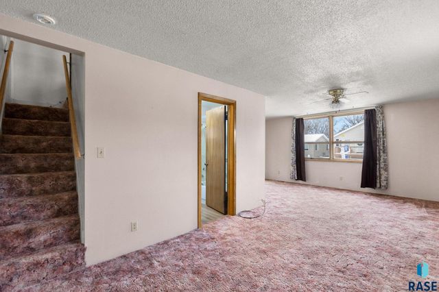 528 S Elmwood Ave Avenue, Sioux Falls, SD 57104