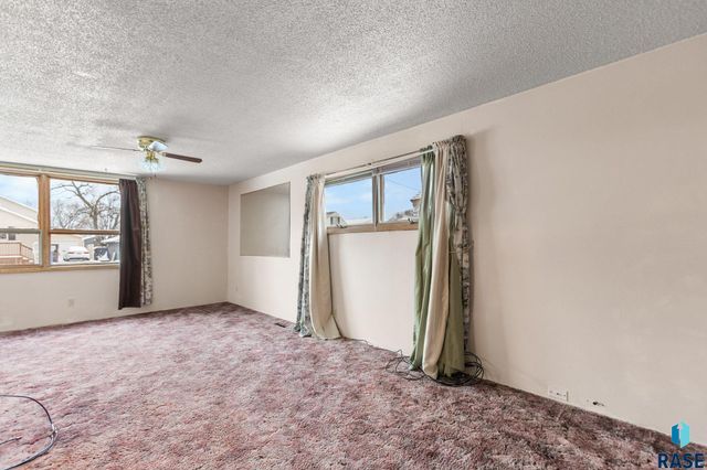 528 S Elmwood Ave Avenue, Sioux Falls, SD 57104