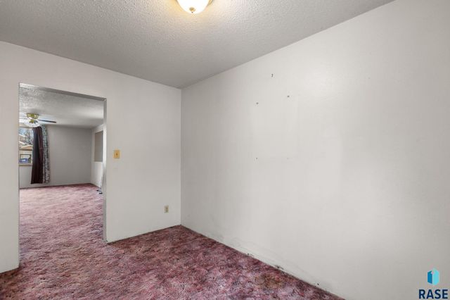 528 S Elmwood Ave Avenue, Sioux Falls, SD 57104