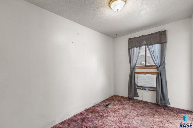 528 S Elmwood Ave Avenue, Sioux Falls, SD 57104