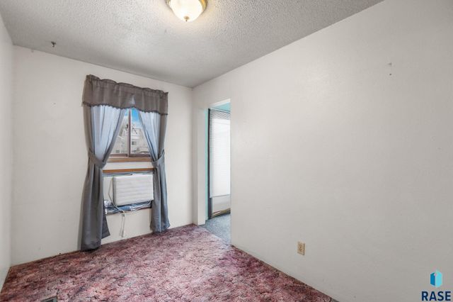 528 S Elmwood Ave Avenue, Sioux Falls, SD 57104