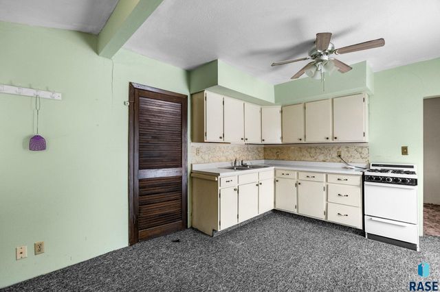 528 S Elmwood Ave Avenue, Sioux Falls, SD 57104