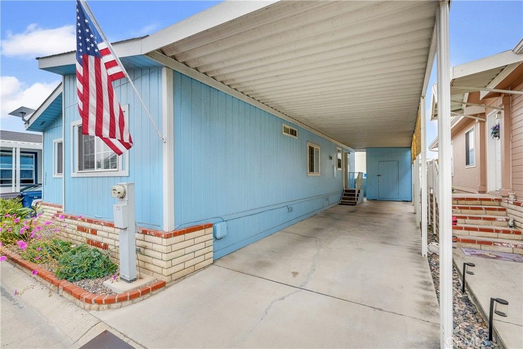 Image 7 of property listing at 21851 Newland, Huntington Beach, CA 92646