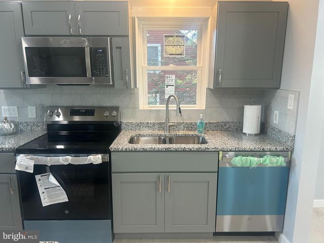 4052 LOCUST LN, Harrisburg, PA 17109