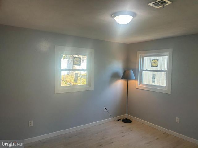 4052 LOCUST LN, Harrisburg, PA 17109