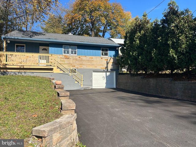 4052 LOCUST LN, Harrisburg, PA 17109