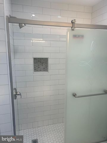 4052 LOCUST LN, Harrisburg, PA 17109