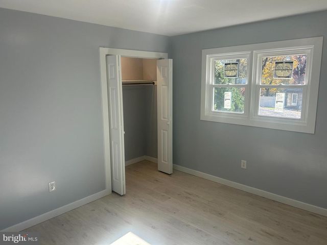 4052 LOCUST LN, Harrisburg, PA 17109