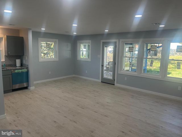 4052 LOCUST LN, Harrisburg, PA 17109