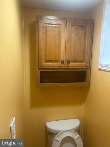 4052 LOCUST LN, Harrisburg, PA 17109