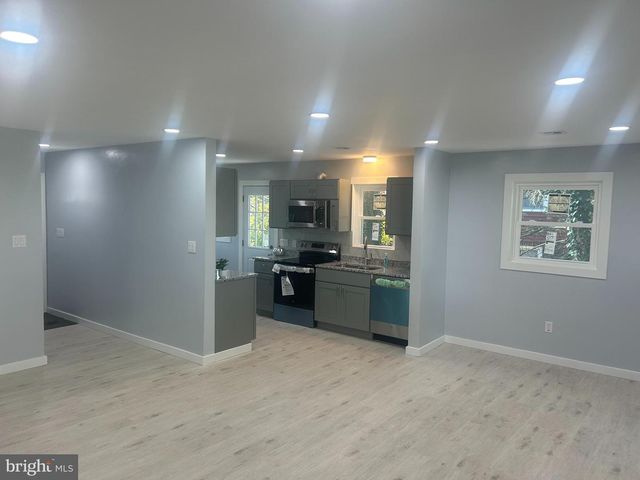 4052 LOCUST LN, Harrisburg, PA 17109