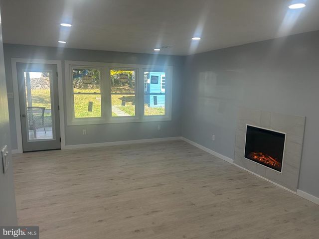 4052 LOCUST LN, Harrisburg, PA 17109