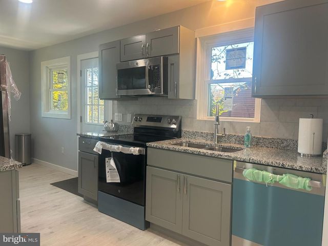 4052 LOCUST LN, Harrisburg, PA 17109