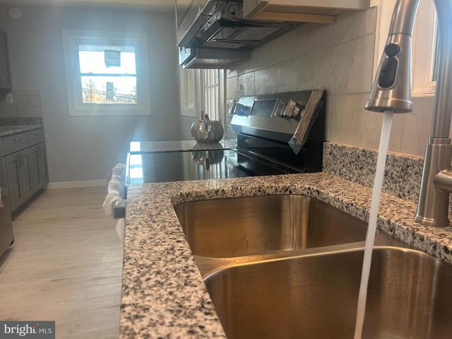 4052 LOCUST LN, Harrisburg, PA 17109