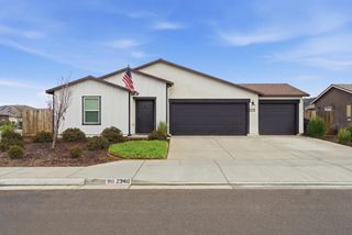 2340 Beth Page Avenue, Tulare, CA 93274