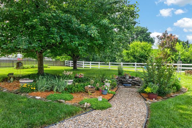 839 Eagle Crest Drive, Versailles, KY 40383
