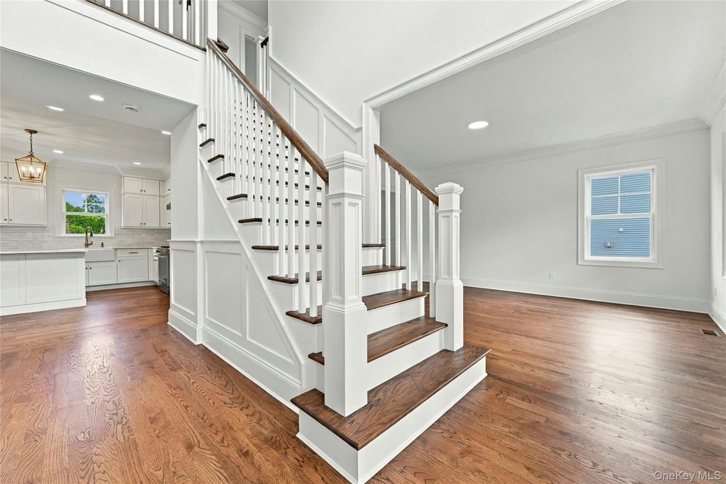 469 Clay Pitts Road, East Northport, NY 11731 — photo 3