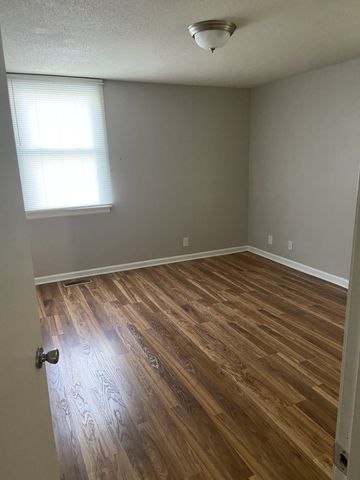 801 Webb Rd, Clarksville, TN 37040