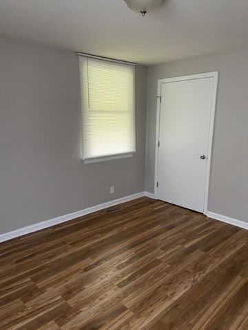 801 Webb Rd, Clarksville, TN 37040