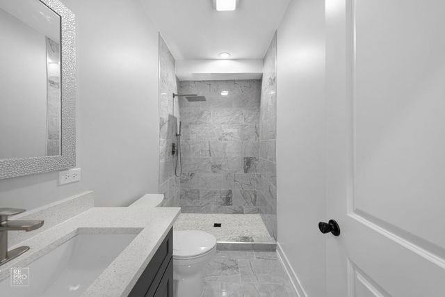 4241 W Walton Street, Chicago, IL 60651