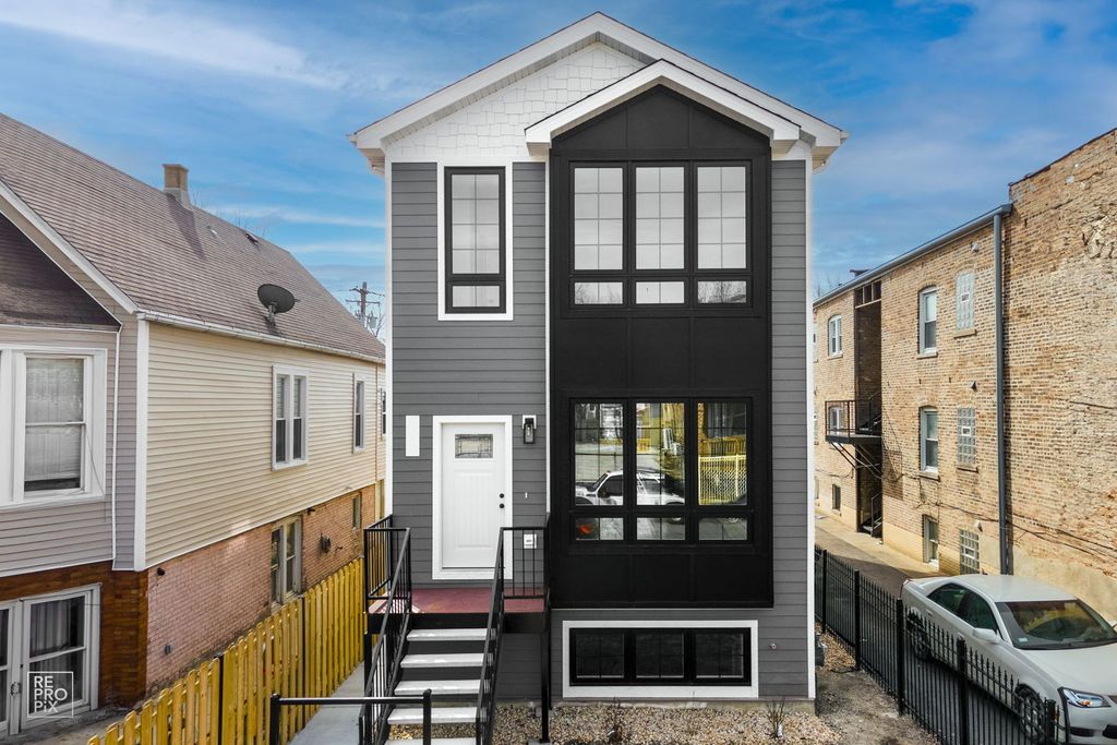 4241 W Walton Street, Chicago, IL 60651