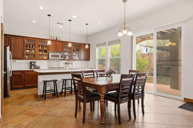 6705 Vista Del Sol Drive NW, Albuquerque, NM 87120