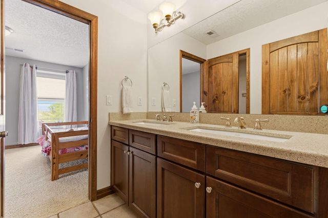 6705 Vista Del Sol Drive NW, Albuquerque, NM 87120