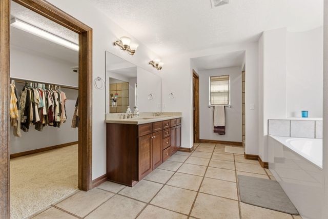 6705 Vista Del Sol Drive NW, Albuquerque, NM 87120