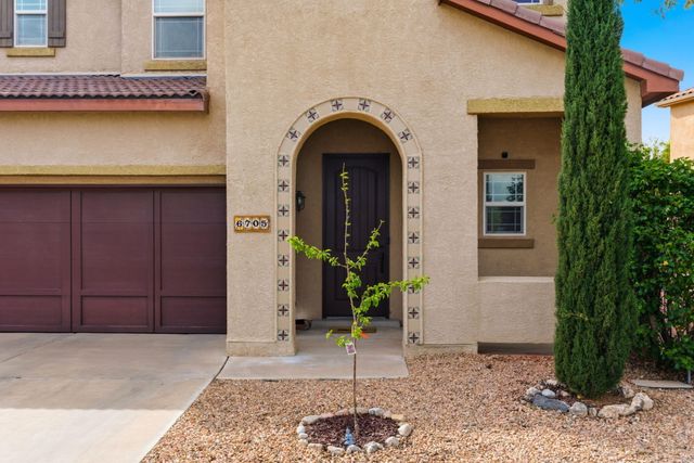 6705 Vista Del Sol Drive NW, Albuquerque, NM 87120