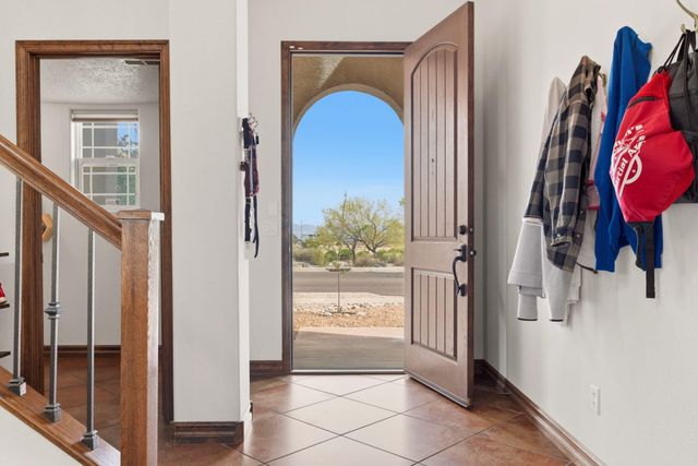 6705 Vista Del Sol Drive NW, Albuquerque, NM 87120