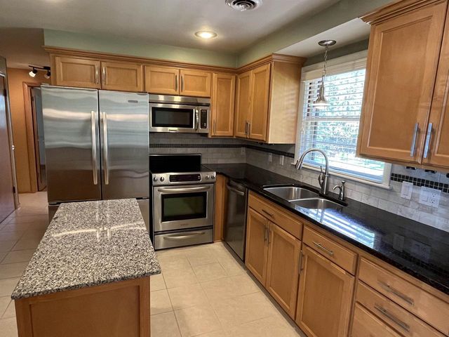 2750 W 8TH STREET, Appleton, WI 54914