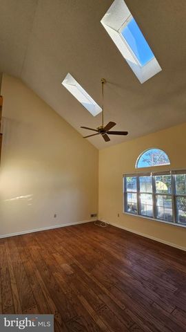 1 LAUREL CIR, Newtown, PA 18940
