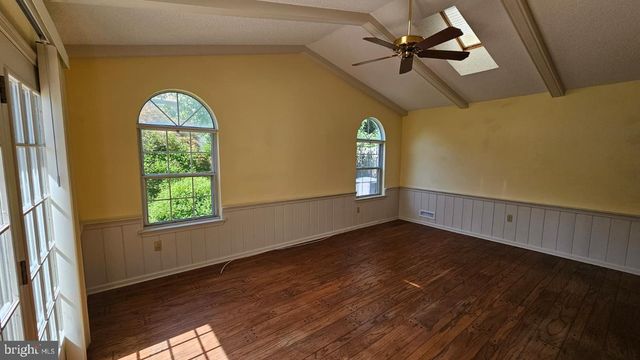 1 LAUREL CIR, Newtown, PA 18940