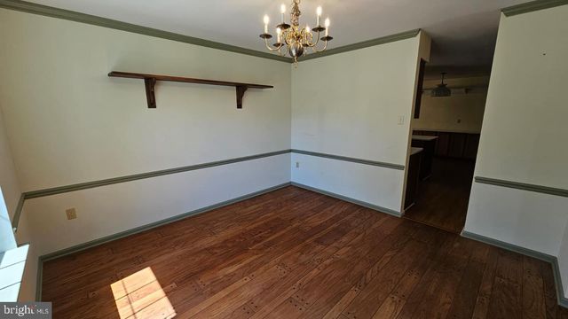 1 LAUREL CIR, Newtown, PA 18940