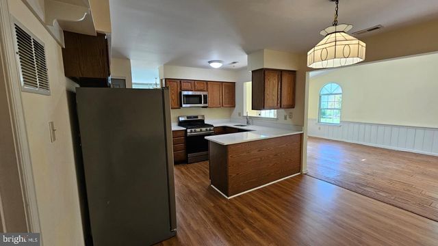 1 LAUREL CIR, Newtown, PA 18940