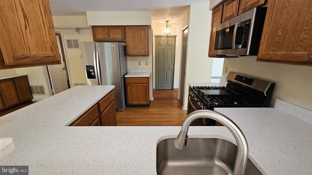 1 LAUREL CIR, Newtown, PA 18940